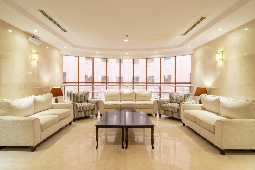 1 Land Premium Hotel