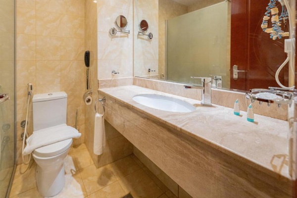1 Land Premium Hotel image 17